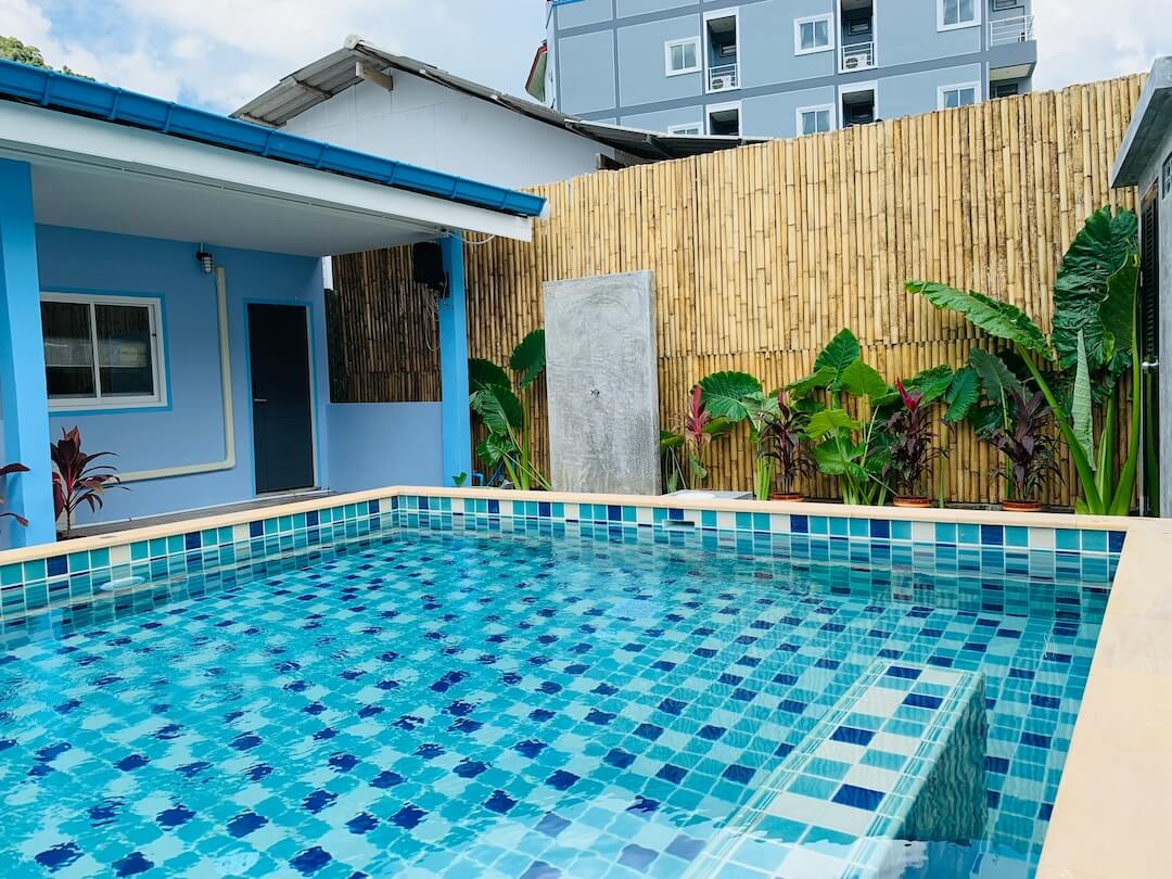 About Hallandale Beach Pool Cleaning